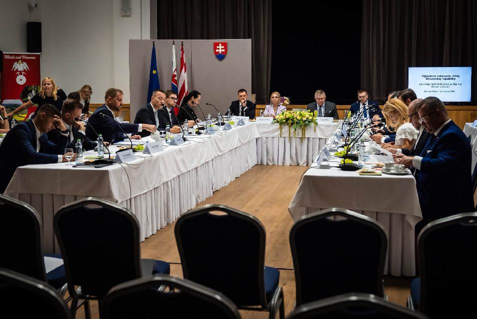 Vláda zasadala v Hliníku nad Hronom, do regiónu smerujú viac ako 3 milióny eur