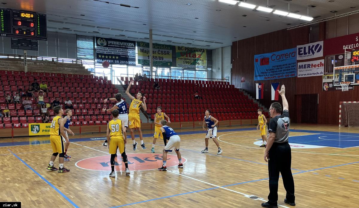 Starší žiaci sa previedli na basketbalovom turnaji v Prievidzi