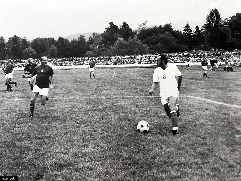 Legendárne futbalové Stretnutia na Hrone. Na žiarskom trávniku hrali herci, ale aj európske hviezdy