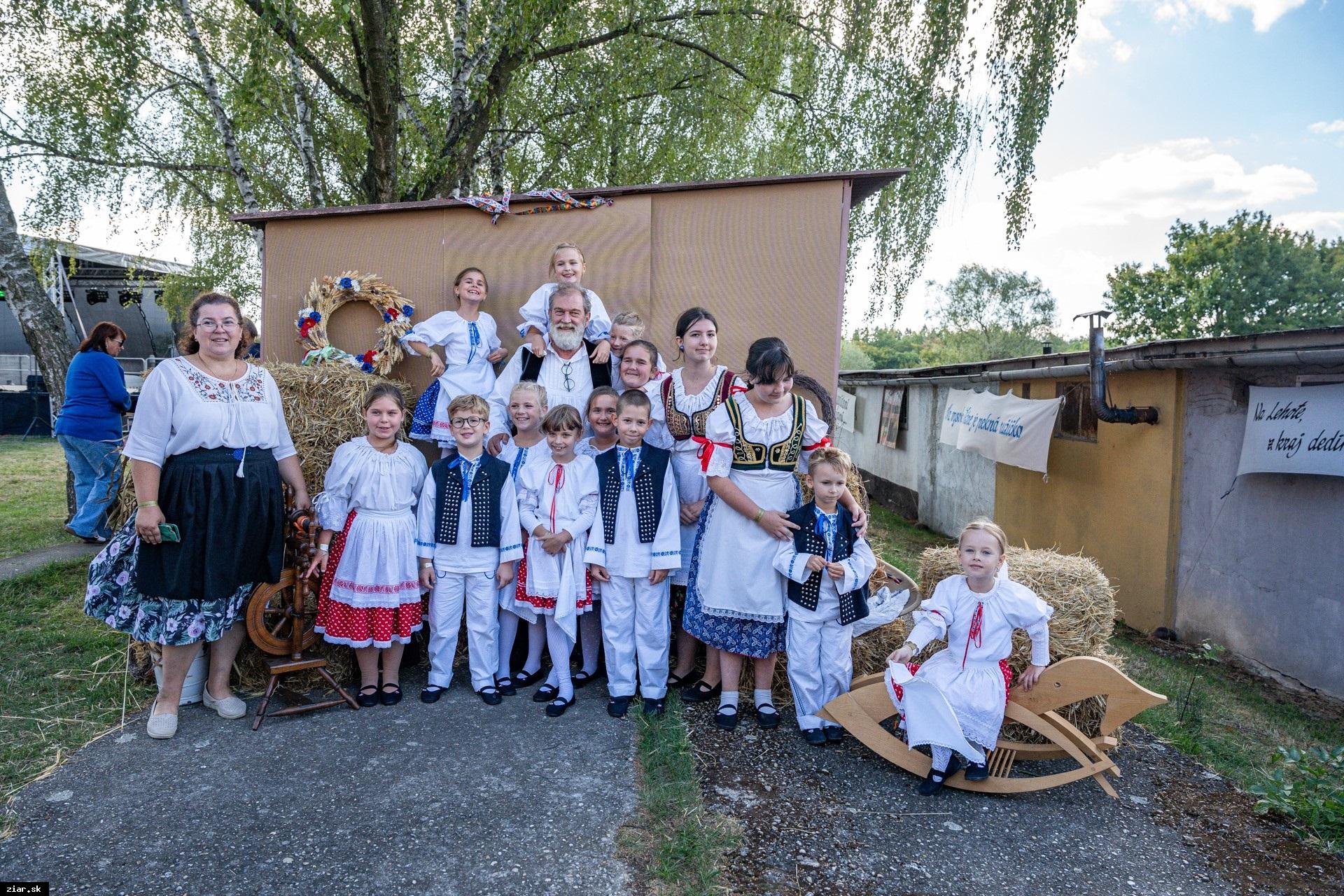 Svätokrížske folklórne slávnosti priniesli hudbu, tanec a ľudové remeslá. Prvý ročník sa vydaril, prišlo množstvo ľudí