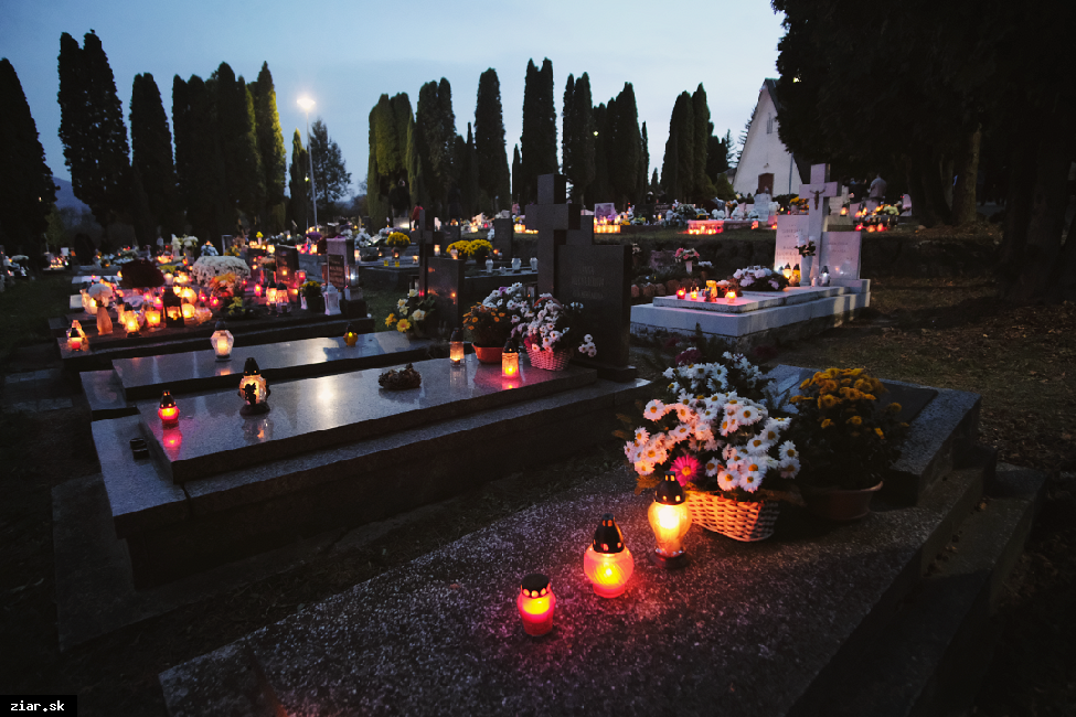 Blíži sa Sviatok všetkých svätých. Ak môžete, zájdite na cintorín pešo