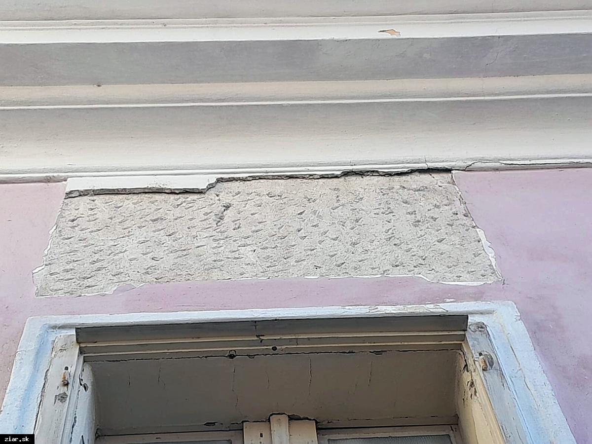 Odkrývame históriu mesta: V biskupskom kaštieli prebiehajú komplexné práce na fasádach