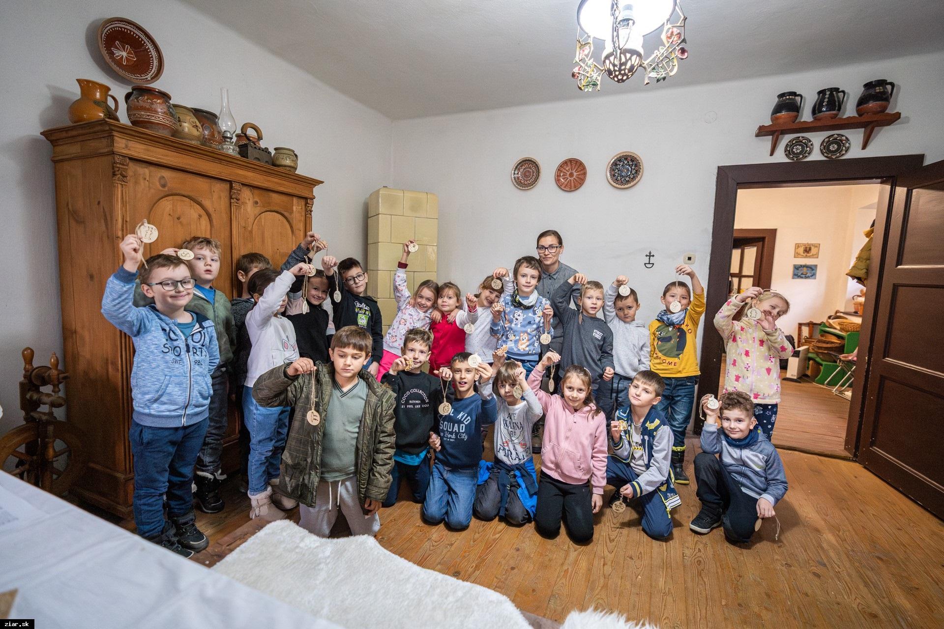 Vianočné tvorivé dielničky rozžiarili detské tváre