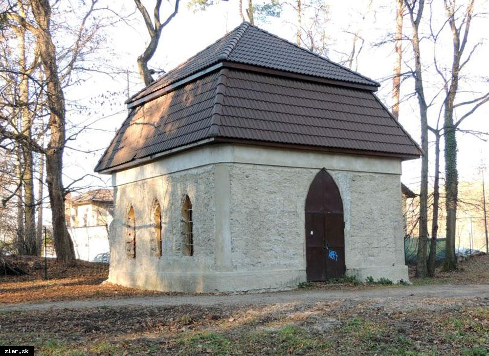 Po stopách histórie a pamiatkach mesta: Záhradný domček v parku