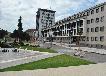 Námestie Matice slovenske v Žiari nad Hronom: pohľad od Hotela Luna na fontánu